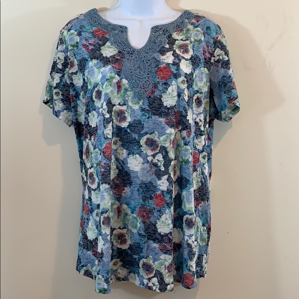 Hannah Short Sleeve Lace V-Neck Floral Shirt 1X